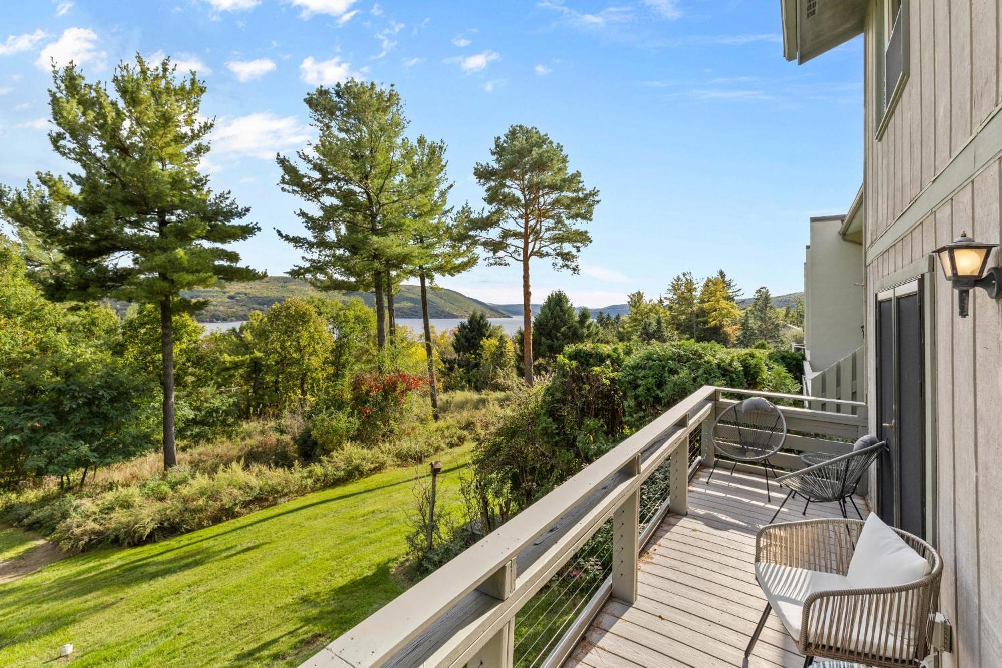 Canandaigua Lake Retreat With View And Private Beach Access, Foliage, Hike, And Ski Экстерьер фото