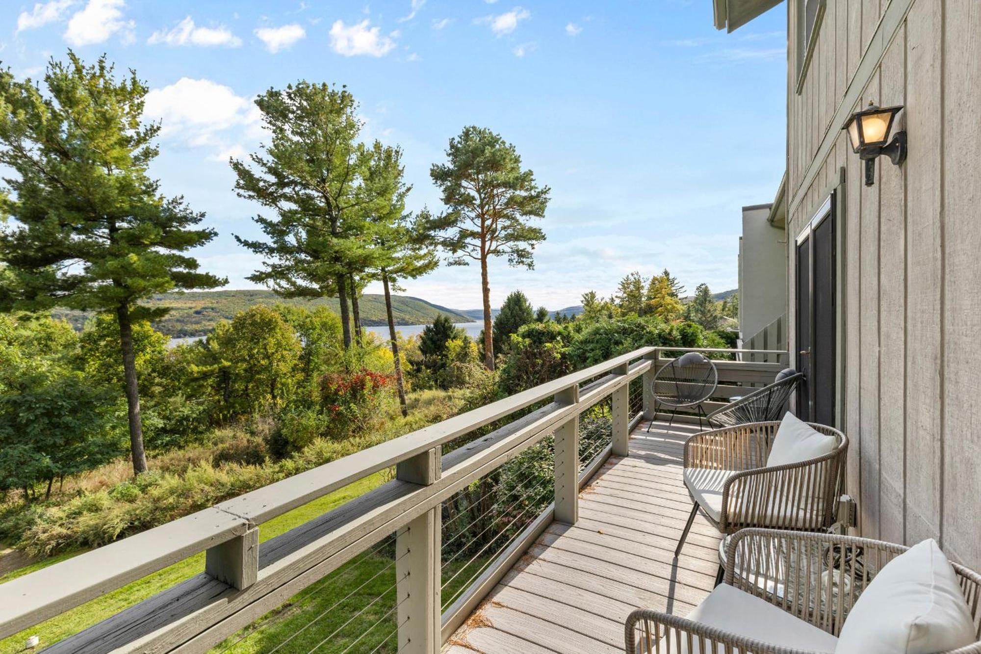 Canandaigua Lake Retreat With View And Private Beach Access, Foliage, Hike, And Ski Экстерьер фото