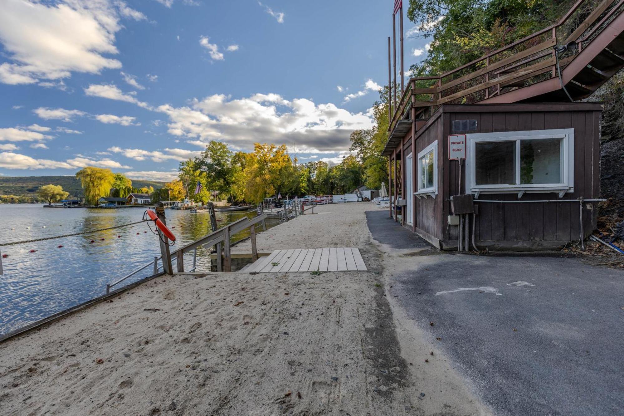 Canandaigua Lake Retreat With View And Private Beach Access, Foliage, Hike, And Ski Экстерьер фото