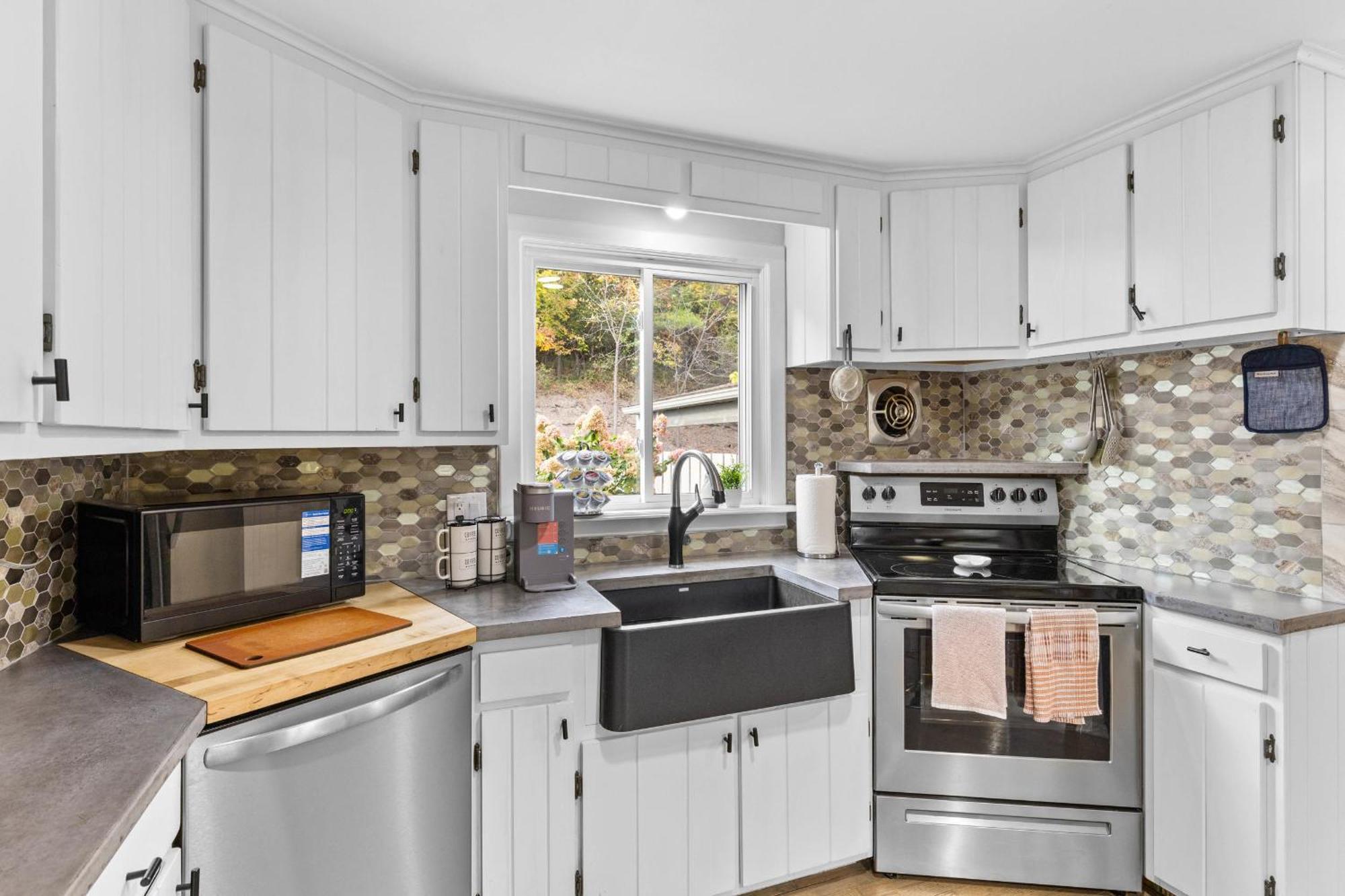 Canandaigua Lake Retreat With View And Private Beach Access, Foliage, Hike, And Ski Экстерьер фото