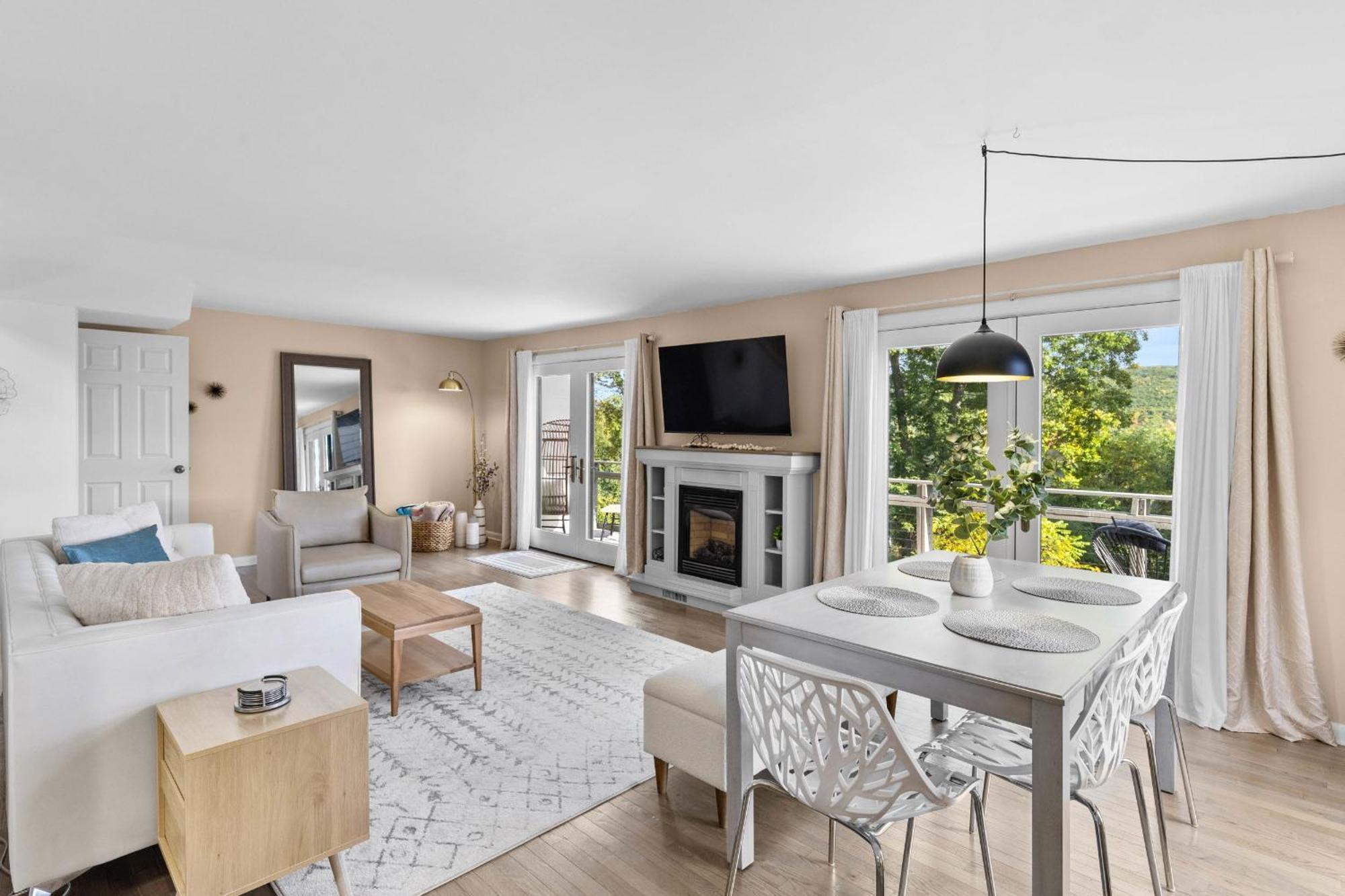 Canandaigua Lake Retreat With View And Private Beach Access, Foliage, Hike, And Ski Экстерьер фото